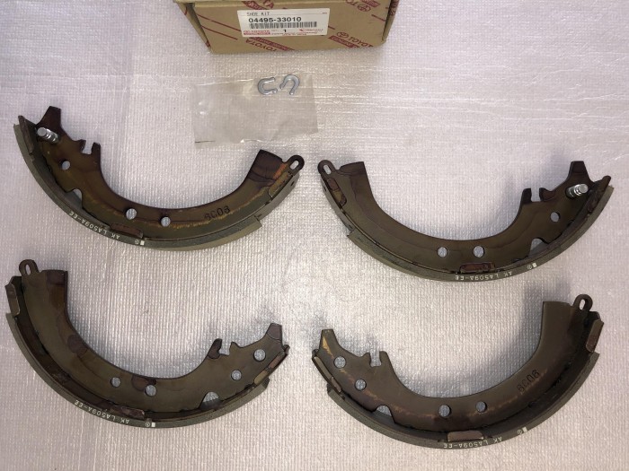 Колодки тормозные задние TOYOTA CAMRY 30/20 0449533010