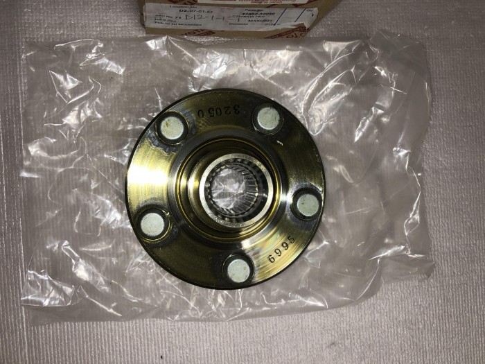 Ступица передняя TOYOTA CAMRY SV20 CARINA II CELICA T16 4350232050