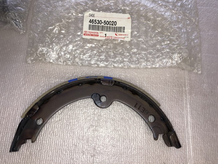 Колодка тормозная барабанная стояночного тормоза  LEXUS LS 4653050020