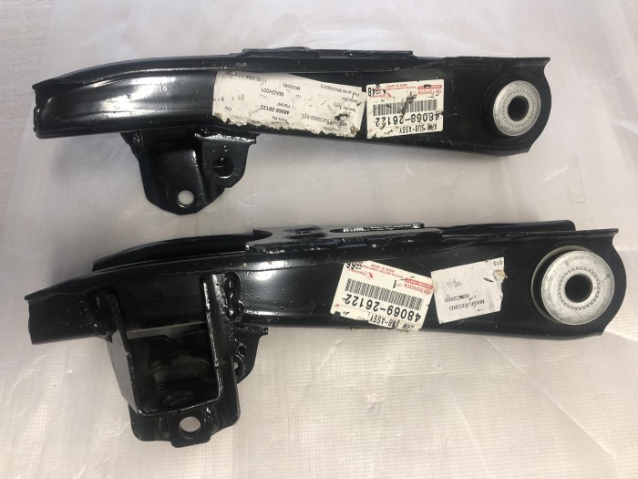 Рычаг передней подвески нижний левый TOYOTA HIACE 4806926122 4806826122