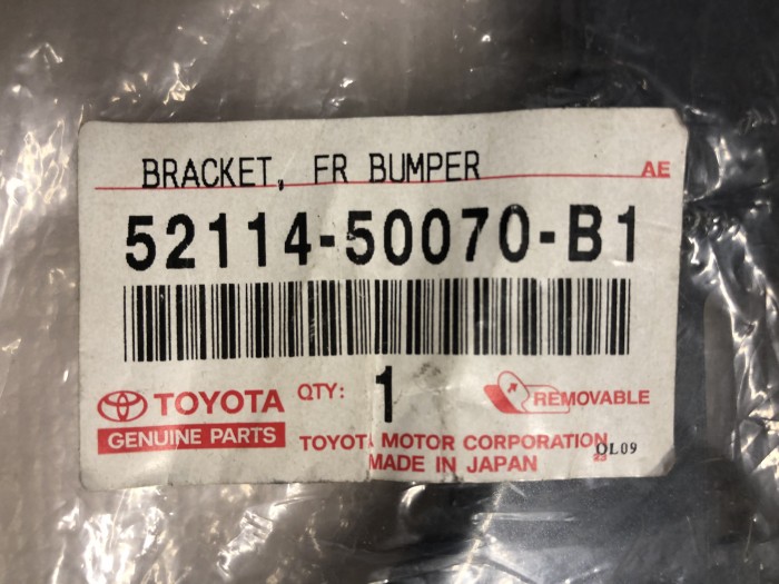 Кронштейн переднего бампера LEXUS LS430 5211450070B1