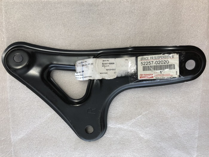 Кронштейн подрамника TOYOTA Corolla E120 5225702020