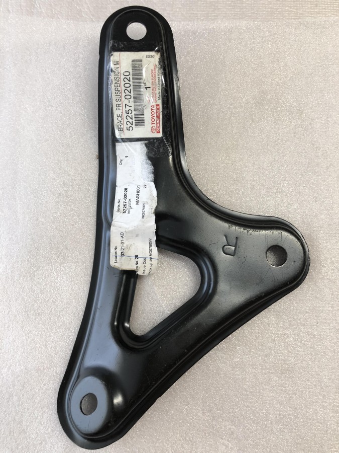 Кронштейн подрамника TOYOTA Corolla E120 5225702020