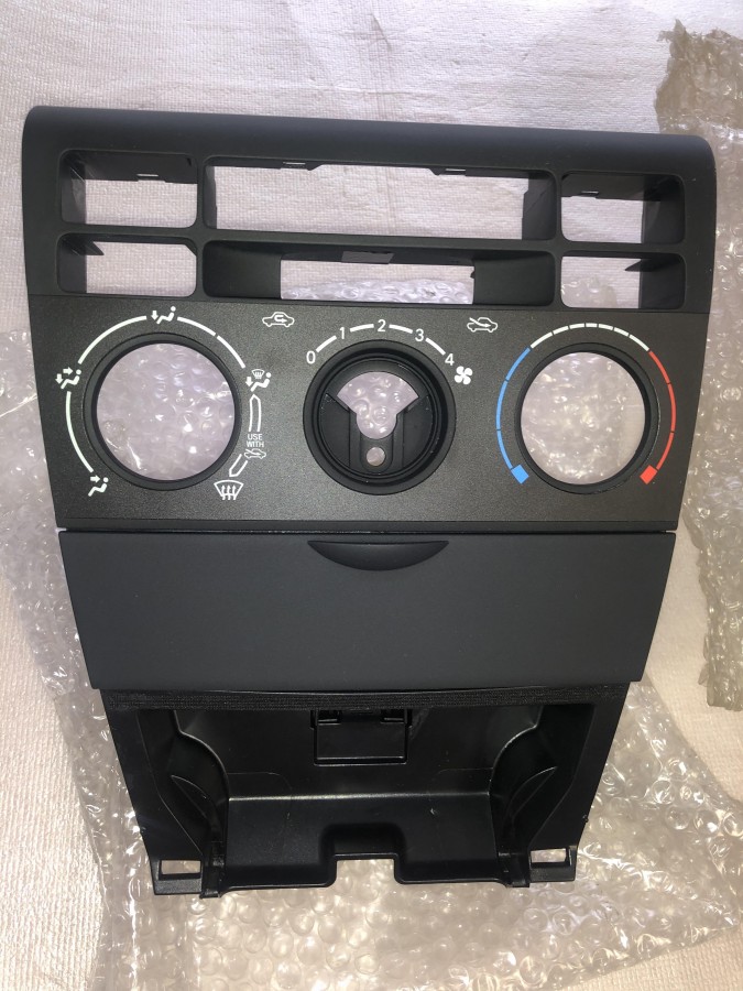 Панель приборов ЦЕНТРАЛЬНАЯ TOYOTA COROLLA E12 2001-2006 5542002140B1