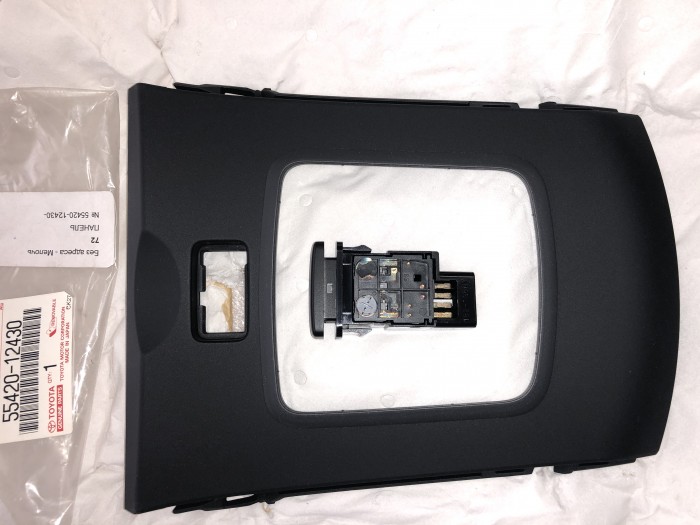 Накладка декоративная Toyota Corolla E150 2006-2013 5542012430