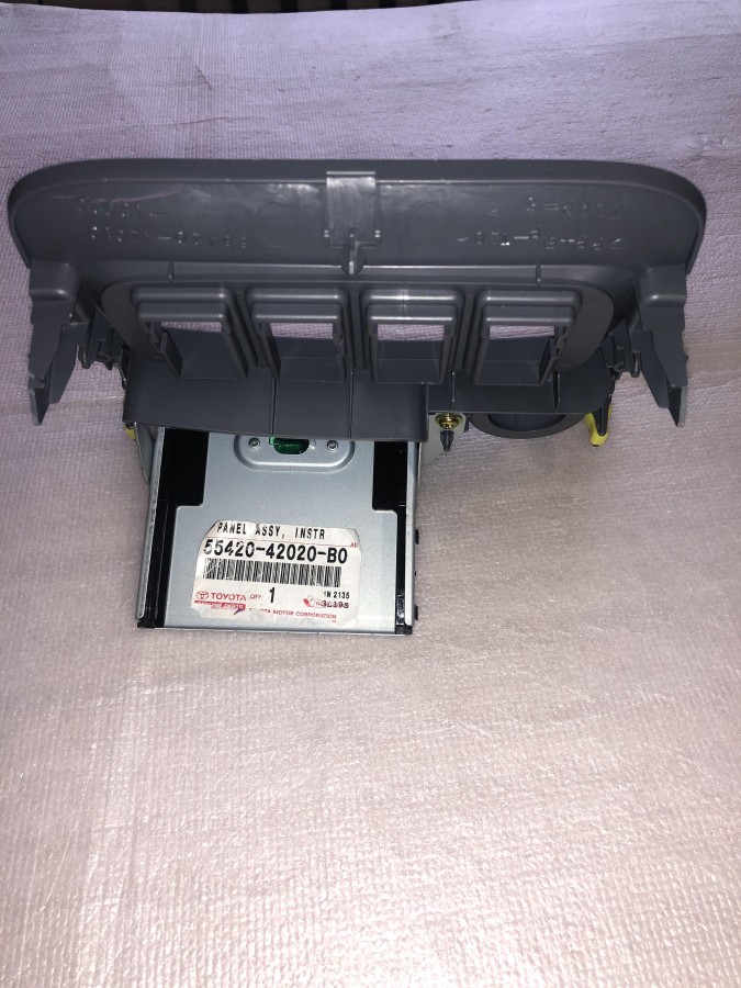 Панель центральная под переднею пепельницу TOYOTA RAV 4 ACA20 2000-2005 5542042020B0