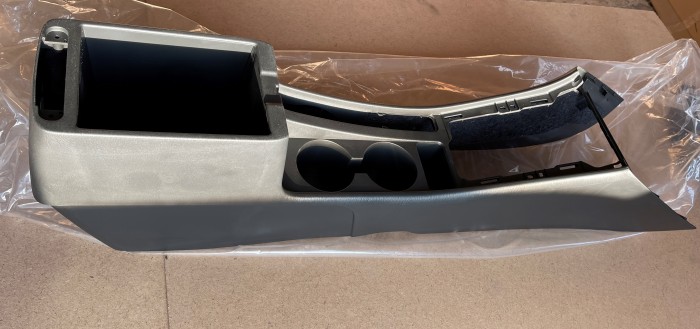 Консоль центральная TOYOTA Corolla E120 2001-2007 5890112481B0