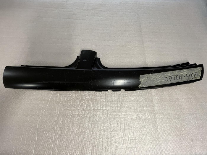 Направляющая, боковина стойки верхняя левая TOYOTA RAV4 6121442020