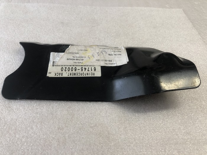 Усилитель TOYOTA Land Cruiser J100 6174560020