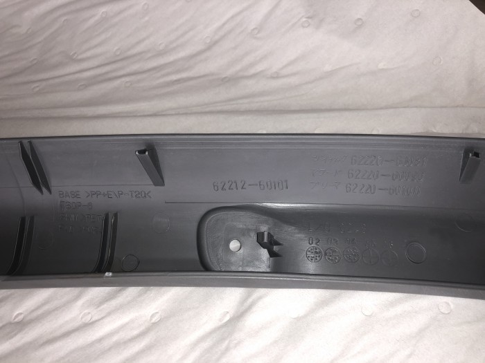 Накладка передней левой стойки TOYOTA LC 100 6222060081B2