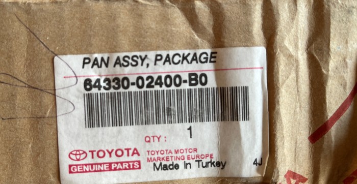 Полка задняя TOYOTA Corolla E120 6433002401B0