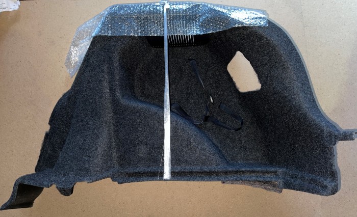 Обшивка багажника правая TOYOTA Corolla E120 6473013250C0