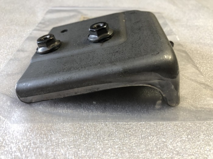 Кронштейн шторки TOYOTA Avensis T250 6493405010 новый оригинальный, в наличии на нашем складе