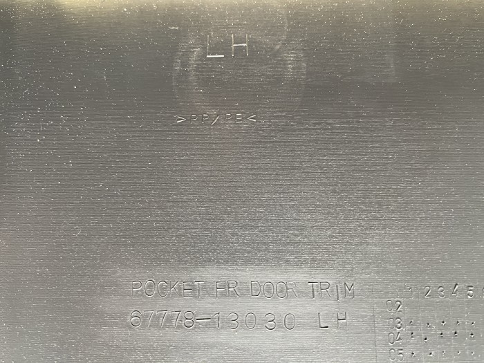 Обшивка двери передней левой TOYOTA Corolla E120 6766013020B1