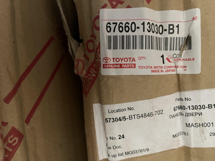 Обшивка двери передней левой TOYOTA Corolla E120 6766013030B1