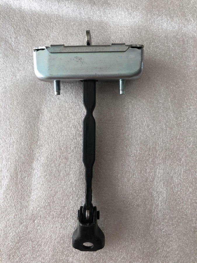 Ограничитель задней левой двери Toyota Corolla Verso AUR10 2004-2007 6864064010