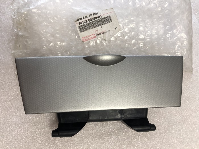 Пепельница передняя TOYOTA Corolla E120 7410202090B1
