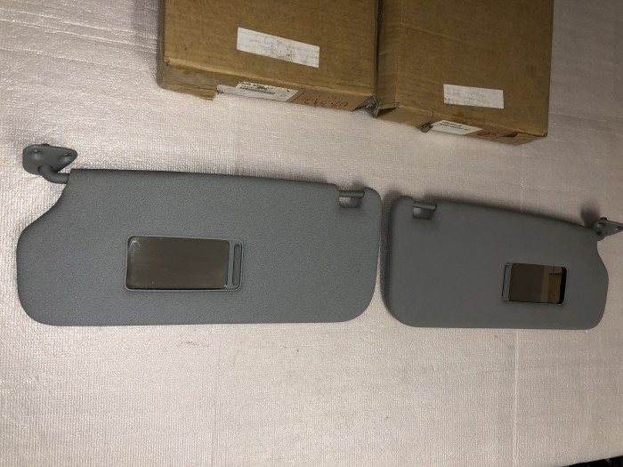 Козырек солнцезащитный правый TOYOTA AVENSIS I 1997-2003 7431005120B2