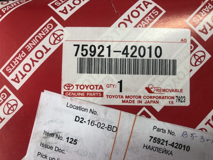 Наклейка передней правой двери TOYOTA RAV4 ACA20 7592142010