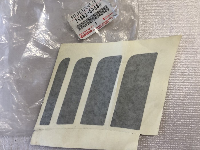 Наклейка TOYOTA Land Cruiser 80 7598260080