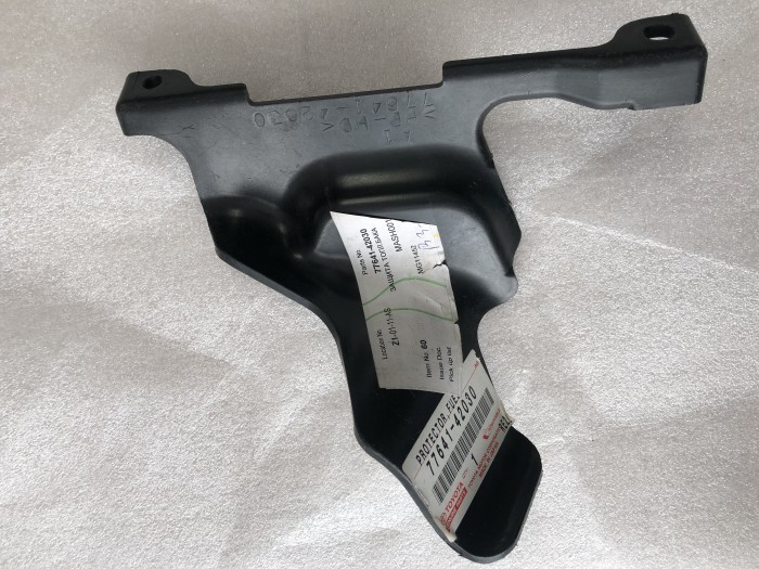 Защита топливопровода TOYOTA RAV4 ACA20 7764142030