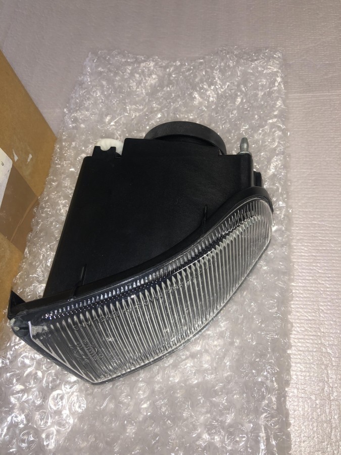 Фара противотуманная Toyota AVENSIS I 1997-2003 8121005040