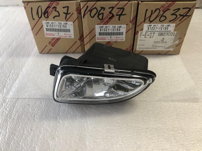 Фара противотуманная левая TOYOTA COROLLA E112 1997-2001 8122112150