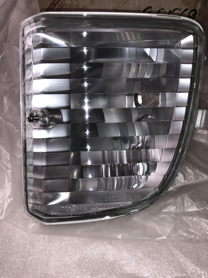 Указатель поворота в бампер левый для ам без противотуманок TOYOTA RAV 4 2000-2005 8152142050