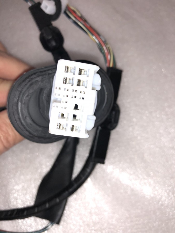 Жгут проводов задней левой двери TOYOTA  Avensis II 2003-2008 8215405170