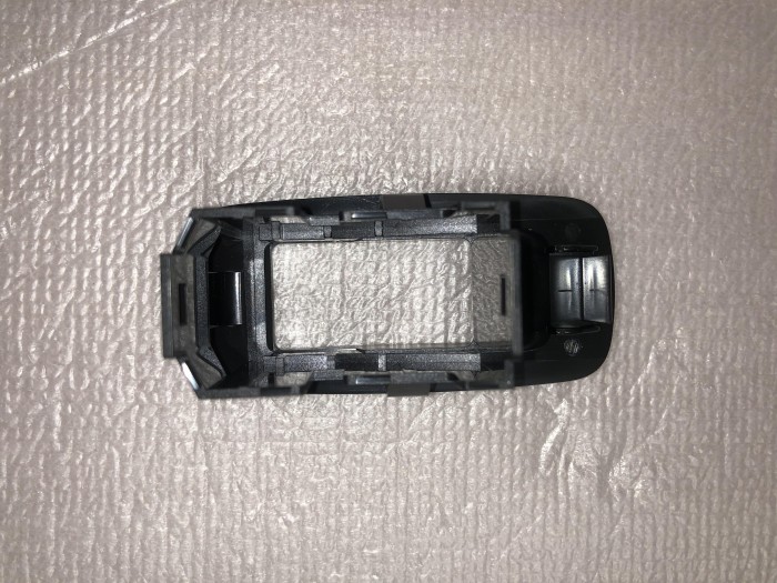 Накладка панель кнопки заднего стеклоподьемника TOYOTA COROLLA E120 2001-2006 8465602130B1