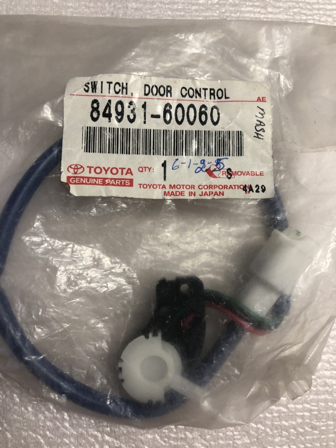 Выключатель контроля двери TOYOTA 8493160060