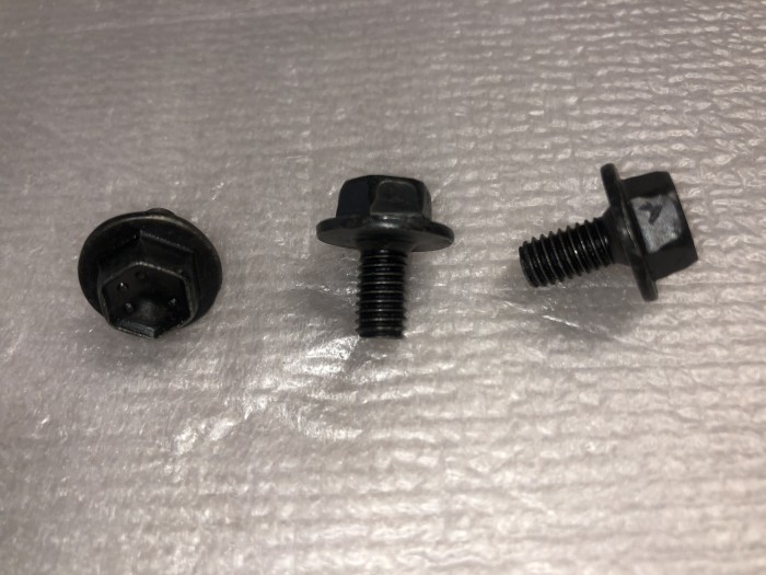 Болт TOYOTA 17 х 6 х 1,0 9010506137