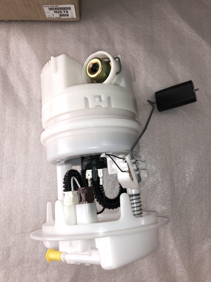 Насос топливный электрический CITROEN PEUGEOT 1525T9