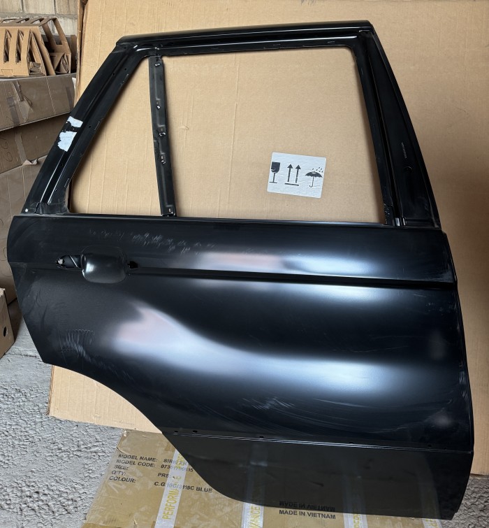 Дверь новая задняя правая Bmw X5 E53 41528256828