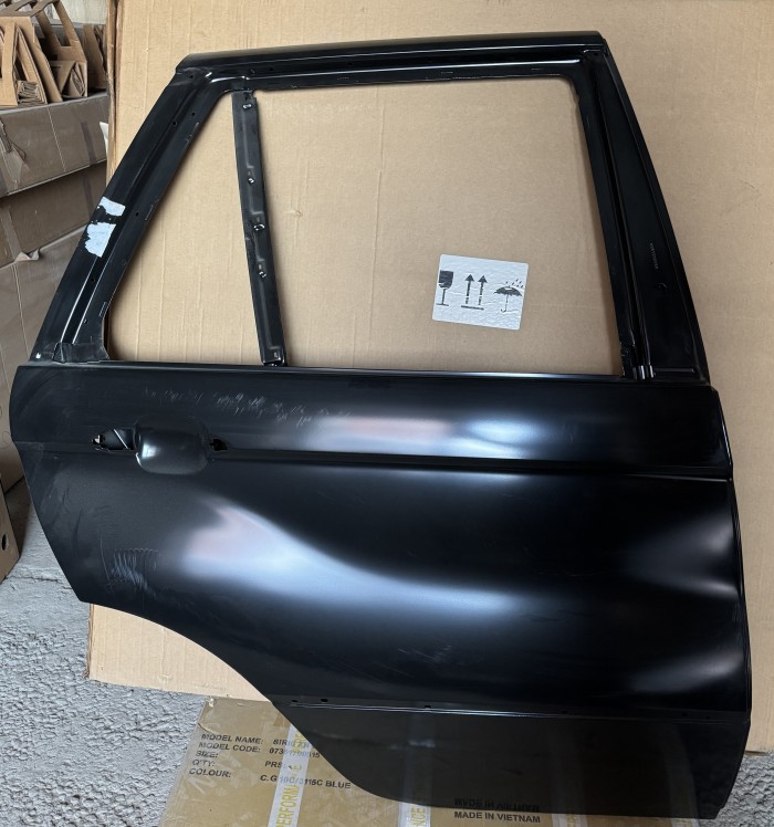 Дверь новая задняя правая Bmw X5 E53 41528256828