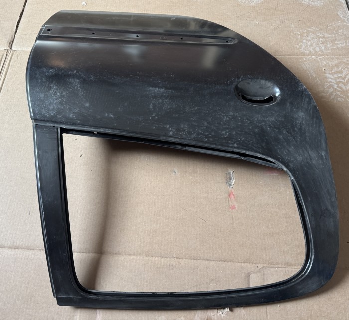 Дверь задняя правая Peugeot 206  9008.A5