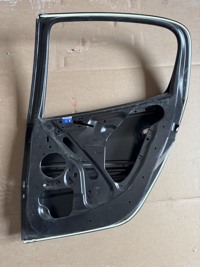 Дверь задняя правая Peugeot 206  9008.A5