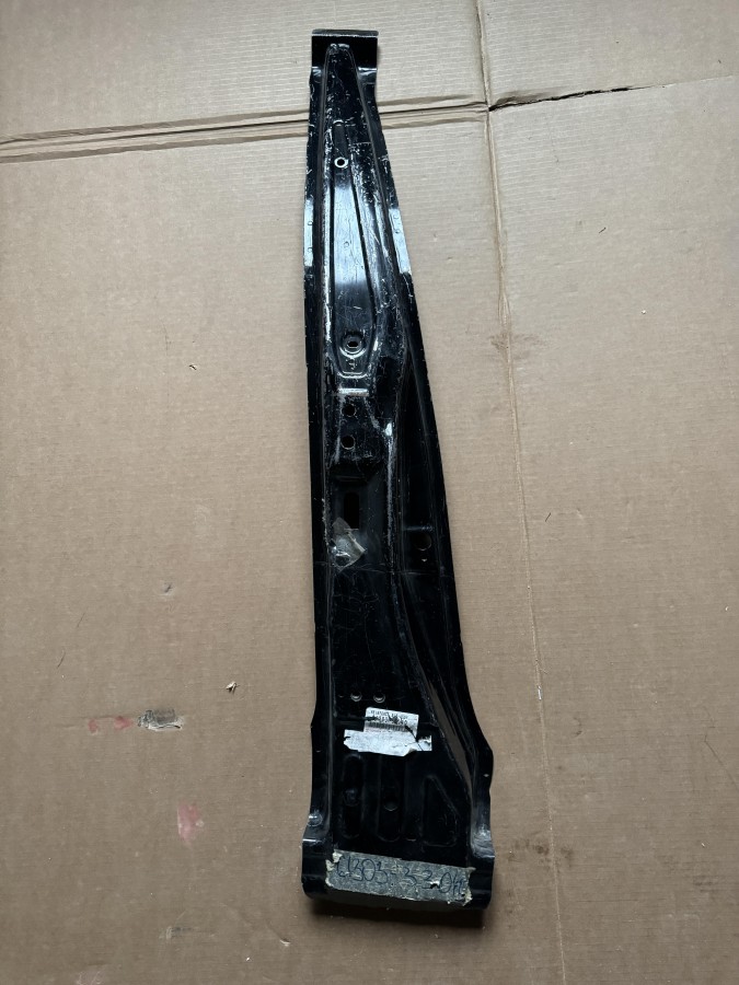 Стойка кузова центральная правая Toyota Camry ACV30 6130333040