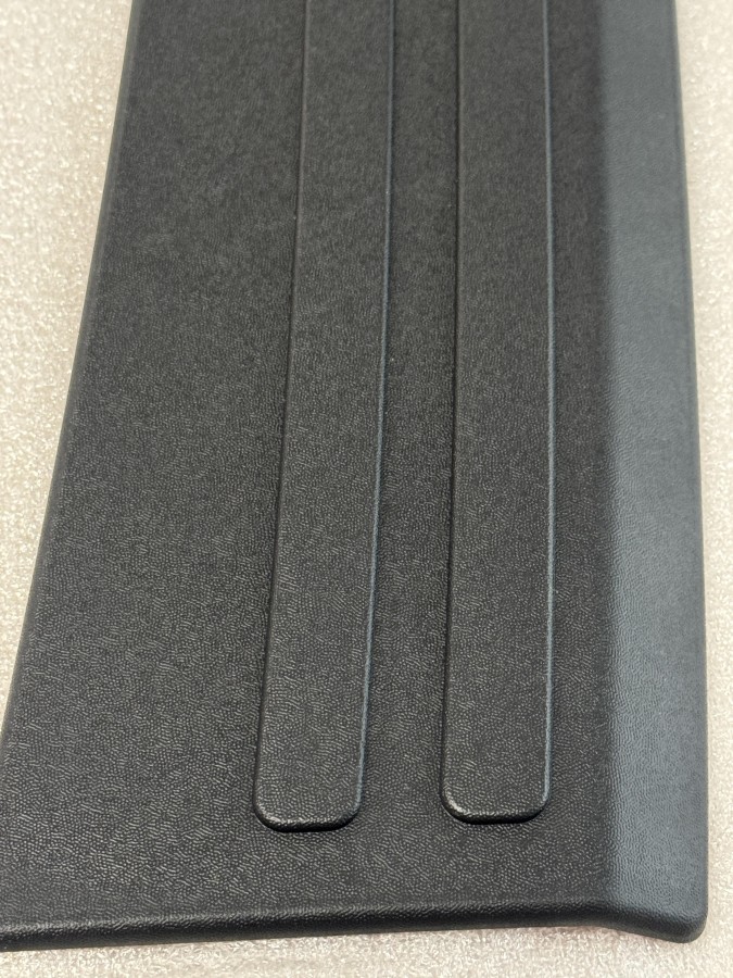 Накладка на задний бампер TOYOTA Yaris PZ415B952200